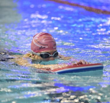 Natation avec planche